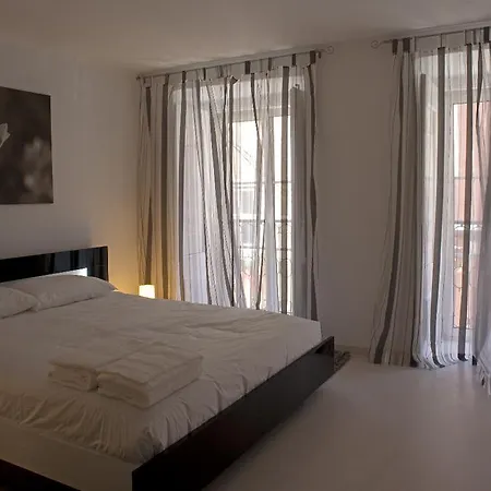 Portuguese Living Travessa Da Bica Apartamento