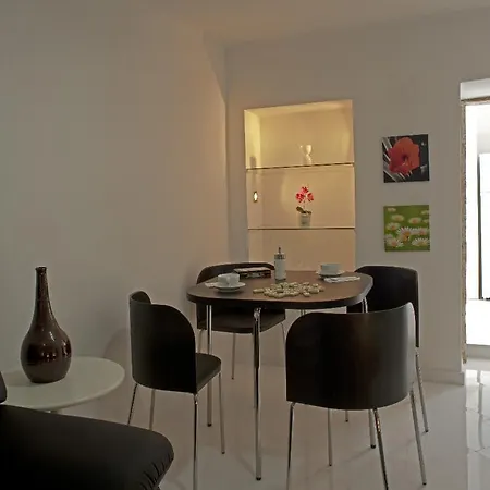 Portuguese Living Travessa Da Bica